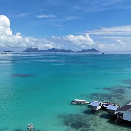 Hotel Bigfin Water Bungalow Semporna Esterno foto