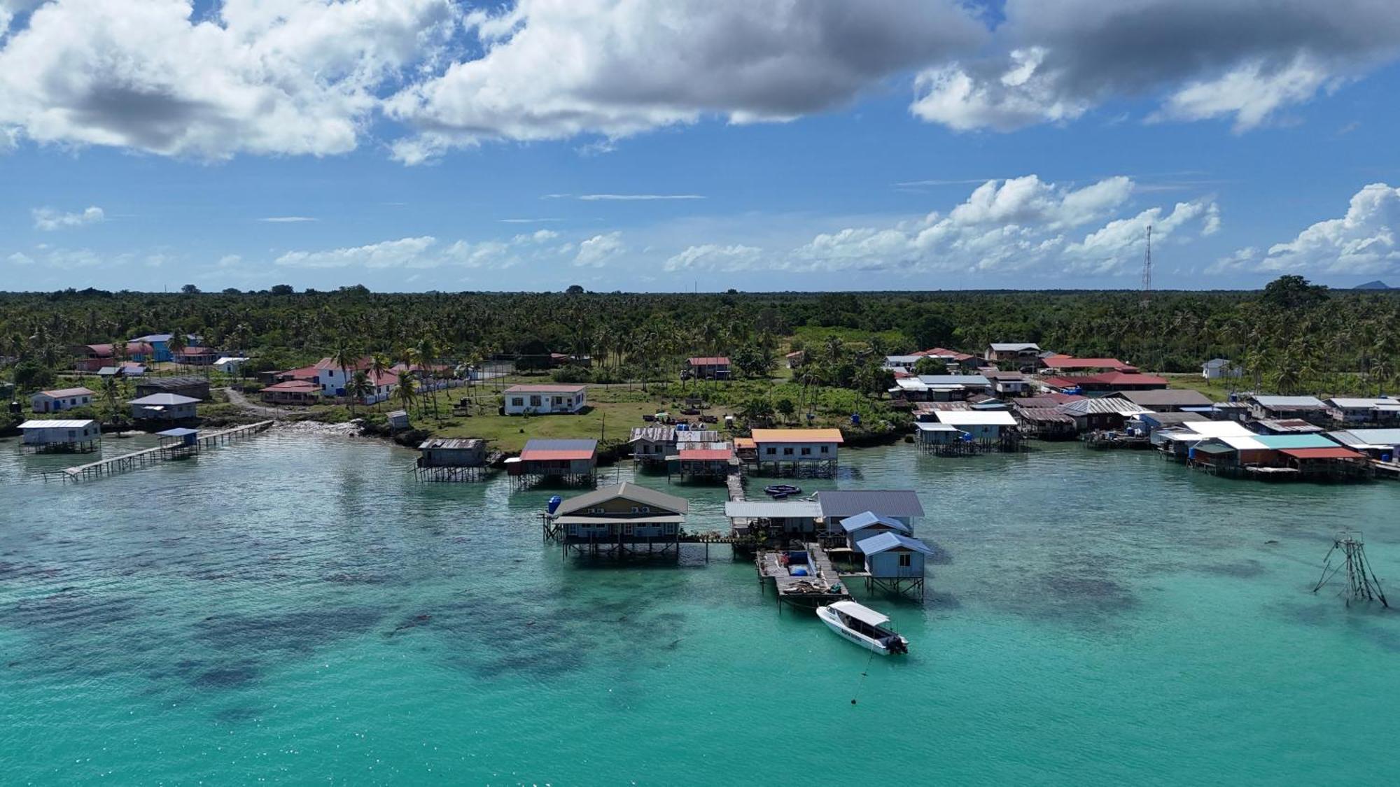 Hotel Bigfin Water Bungalow Semporna Esterno foto