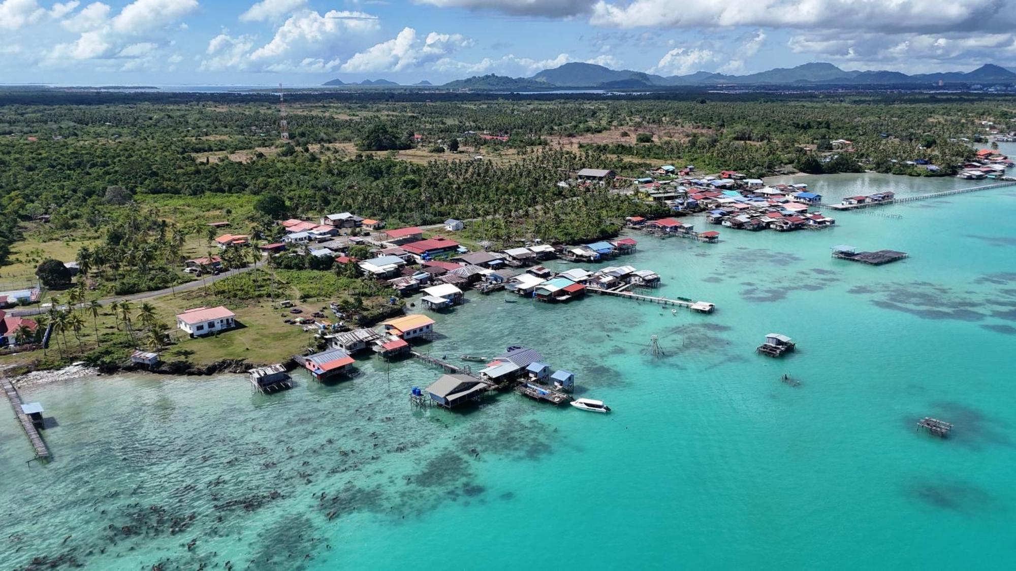 Hotel Bigfin Water Bungalow Semporna Esterno foto